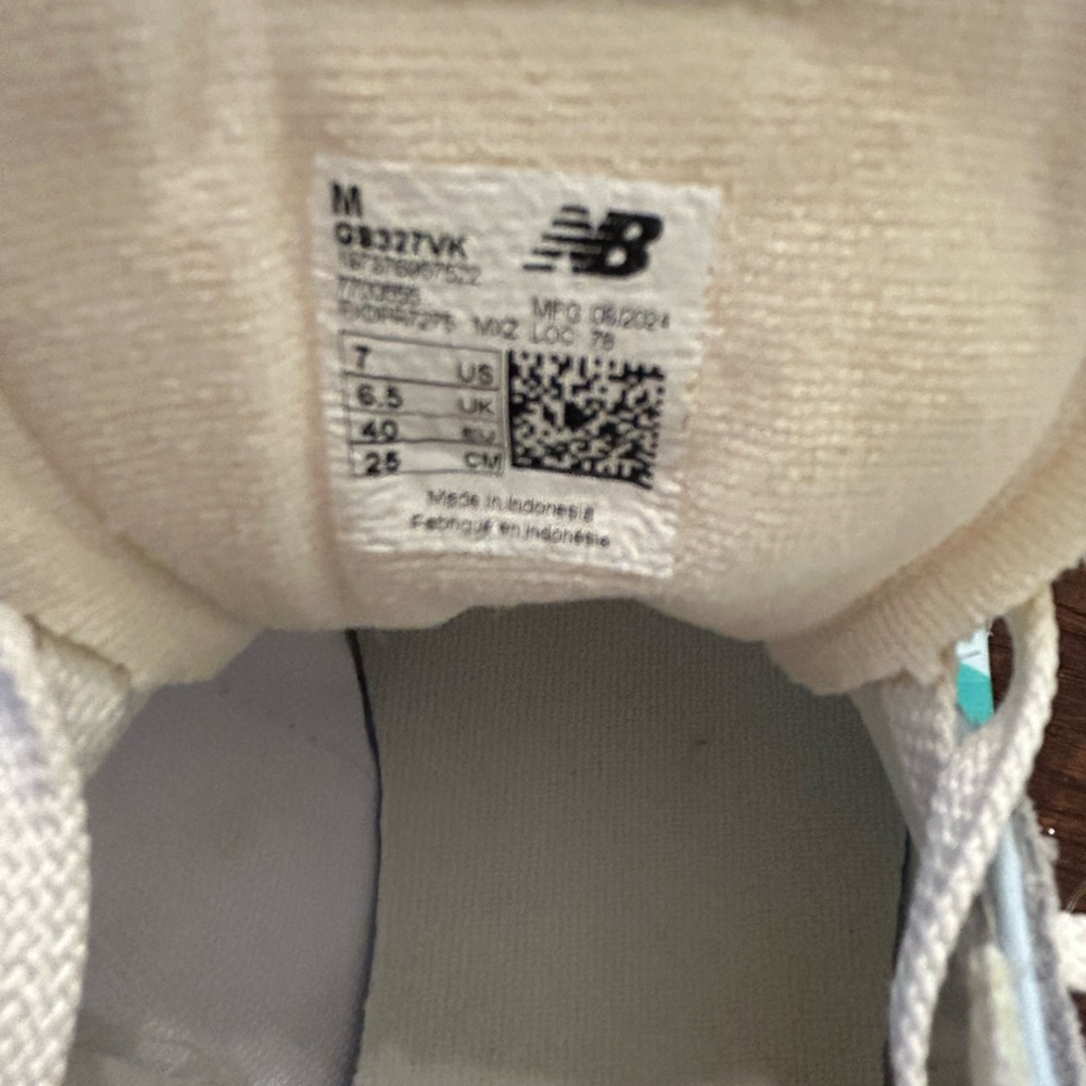New Balance 327 Kids' Sneakers- Gray and Teal.  Kids size 7- Women’s  8.5 - Picture 7 of 7